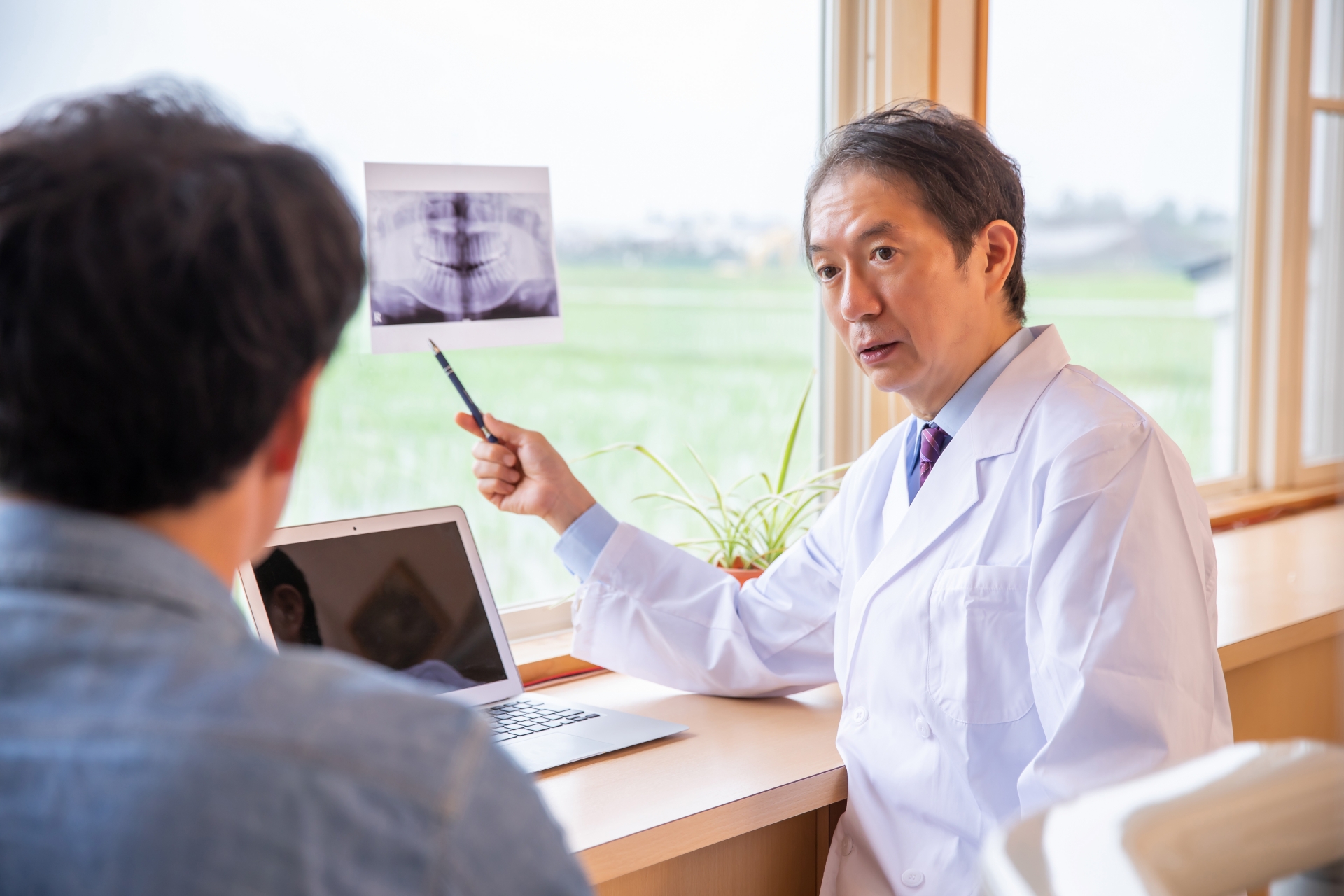 レントゲンと男性医師