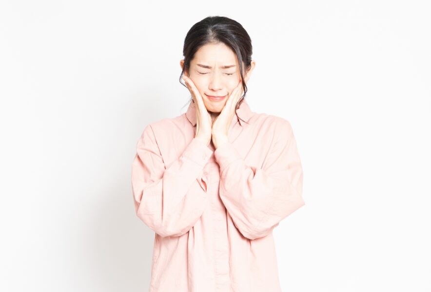 顎関節症になると、どこが痛い？顎関節症になる原因や治療方法、予防策を解説