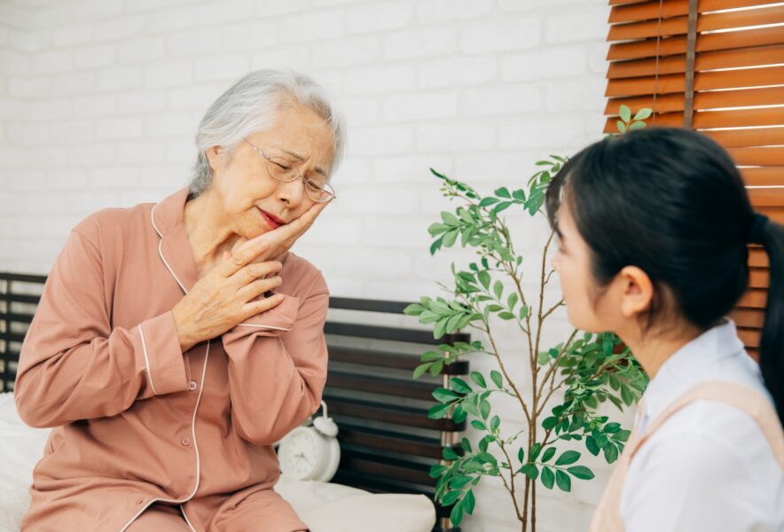 口腔カンジダ症と口内炎の違い｜口腔カンジダ症の症状・原因・治療について詳しく解説