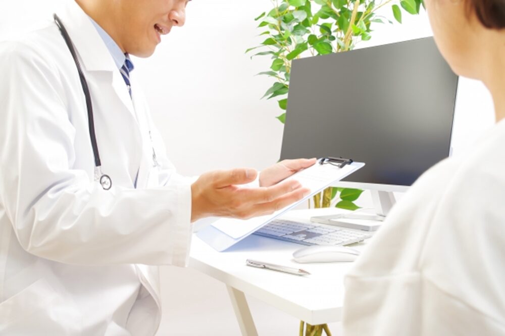 舌がんが疑われる場合の受診目安と検査内容