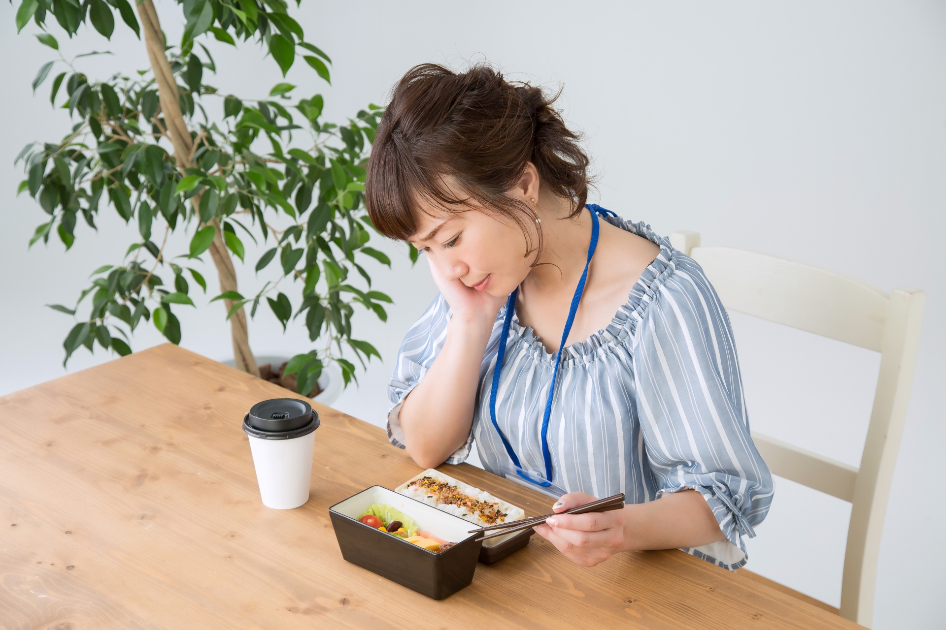 歯を気にする女性